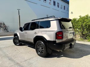 Buena Oferta para Toyota Land Cruiser Prado VX 2.8D 4WD 2023 con Motor Premium - Product Image 3