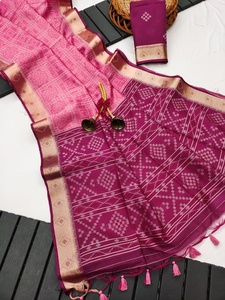 Sari de Seda Cruda Desi Suave para Mujer con Hermoso Pallu Ikkat de Contraste Tejido, Borde Tejido con Zari, Borlas Decorativas y Blusa, Hecho en India - Product Image 3