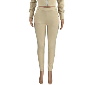 Ensemble de survêtement court pour femmes tenue de jogging d'entraînement de qualité supérieure sweat à capuche avec logo personnalisé pour le fitness - Product Image 5