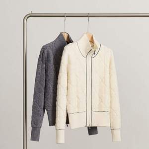 เสื้อแจ็คเก็ตไหมพรมถักลายเคเบิ้ล คอสูง ซิปหน้า สำหรับผู้หญิง ผลิตภัณฑ์ใหม่ ทำจากขนแกะ ซิปแบบลิงเก้ - Product Image 1