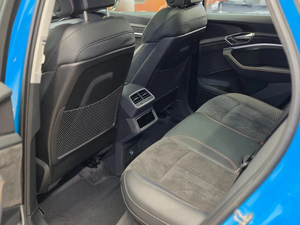 Audi Le ron 5 0 I 2023 Automático con Portaequipajes Metálico, Asientos de Cuero, Batería de Litio y Características Premium - Product Image 4