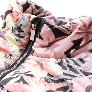 Custom Logo Warm Thicken Bubble Hooded Windproof Warm Winter Down Coats Women Puffer Jacket Quilted Cotton <b>Crop</b> <b>Zip</b> <b>Up</b> - Product Image 5