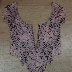Haute qualité personnalisé brodé à coudre cou patchs vêtements décoratifs appliques cou conceptions pour robes Blouses 100% - Product Image 1