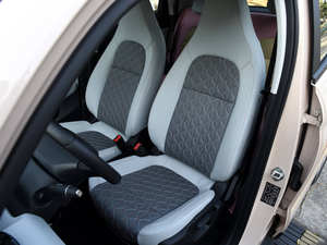 Voiture électrique d'occasion 2025, SUV à conduite à gauche, Leapmotor T03, autonomie 201-300 km, puissance 120 kW, batterie 50-70 kWh, à vendre - Product Image 4