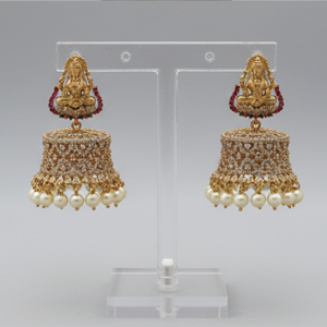 Pendientes elegantes de joyería de templo Pendientes colgantes indios tradicionales de oro mate Perfectos para bodas Festivales y fiestas - Product Image 4