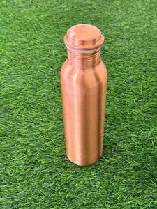 Botella de cobre de diseño único, botella de agua de cobre de diseño martillado decorativo para bebidas y agua, gran oferta, MOQ bajo a buen precio - Product Image 5