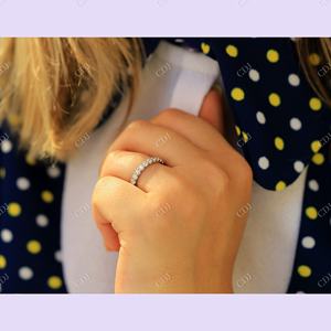 Nouveaux arrivages Bague de mariage à griffes partagées en moissanite ronde Vente en gros de bijoux personnalisés Bagues en or massif 14 carats pour femmes - Product Image 6