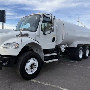 Grandes Rebajas 2021: Camión Cisterna Freightliner M2 de 4,000 Galones, Listo para Enviar - Product Image 1