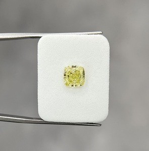 Diamant en vrac de couleur jaune brunâtre verdâtre fantaisie, clarté VS2, 1,5 carats, polissage EX, coupe coussin de table à 62%, pour diamant certifié - Product Image 1