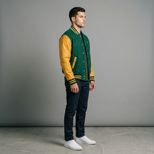 เสื้อแจ็คเก็ต Pro Green Gold Letterman ตัวเสื้อทำจากผ้าขนสัตว์ แขนเสื้อทำจากหนัง คอเสื้อและปลายแขนเสื้อถักแบบริบ ติดกระดุมแป๊กด้านหน้า โลโก้สั่งทำได้ เสื้อผ้าสตรีทแวร์ เสื้อคลุมสำหรับผู้ชาย - Product Image 3