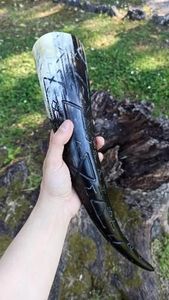 Vaso de cuerno para beber vikingo festivo hecho a mano para hidromiel y cerveza para fiestas navideñas y alegrías navideñas - Product Image 3