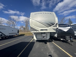 Used 2022 Keystone M-o-n-t-a-n-a 3231C-K - Product Image 5