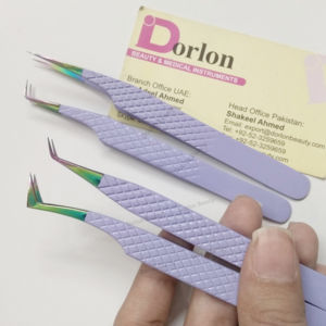 Pinces à cils en acier inoxydable, couleur violette, avec logo personnalisé, pointes plasma arc-en-ciel, pour extensions de cils Lashea. - Product Image 1