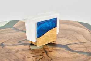 Porte-mouchoirs décoratif, porte-vaisselle pour fête de mariage, finition en résine bleue, boîte à mouchoirs en bois unique, artisanat en résine - Product Image 3