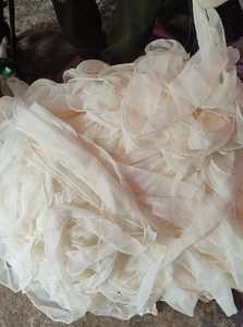 Ruban de soie sari en mousseline de soie cousu dans des couleurs naturelles adapté à la teinture idéal pour les projets d'art et d'artisanat et adapté à la vente - Product Image 5