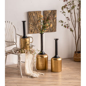 Floreros de hierro y latón de metal de alto estándar, juego de tres floreros de suelo rústico decorativos interiores - Product Image 4