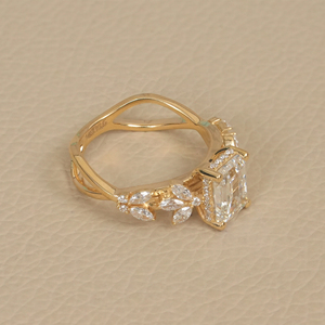 Bague de fiançailles en diamant de laboratoire multi-formes de 2,64 carats, or jaune massif 14 carats, coupe émeraude, bague statement - Product Image 4