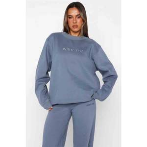 Ensemble de survêtement long en deux pièces surdimensionné pour femmes, uni, brodé, pour l'hiver - Product Image 1