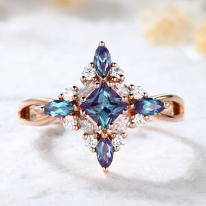 Anillo de piedra Alex simulada, Plata de Ley 925 sólida, diseño único para mujer, compromiso de boda, aniversario, joyería fina - Product Image 1