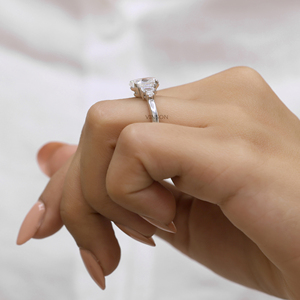 Bague en diamant Moissanite taille ovale avec cinq pierres, bague de fiançailles Art déco pour femme - Product Image 4
