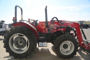 Compre un tractor agrícola fuerte y eficiente: el tractor Case IH Farmall 105A garantiza un funcionamiento fluido en diversas condiciones de campo. - Product Image 3