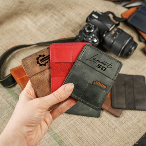 Porta Tarjetas SD de Cuero Personalizado, Cartera para Tarjetas de Memoria Hecha a Mano - Product Image 2