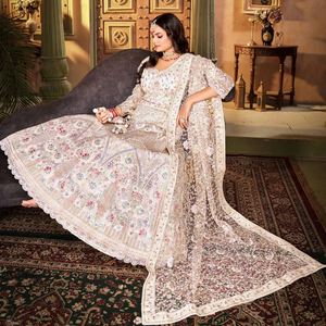 ชุดเจ้าสาวอินเดียแบบเต็มตัว ผ้าเน็ต ประดับด้วยเพชรและคริสตัล ดีไซน์หรูหราสง่างาม เหมาะสำหรับงานแต่งงาน - Product Image 1