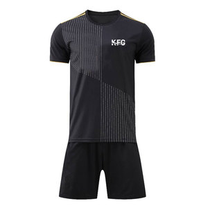 Uniformes de Fútbol al Por Mayor, Manga Corta, Secado Rápido, Logotipos y Colores Personalizados, Diseñados para Escuelas, Clubes y Equipos Profesionales - Product Image 1