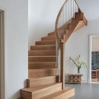 Escalier incurvé de luxe sur mesure CBMmart avec marches en bois pour villa et duplex