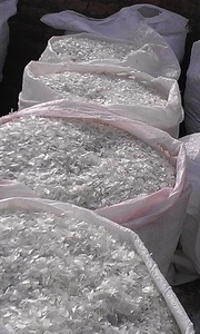 Flocons de PET vierges 100% naturels, couleur naturelle, issus de bouteilles recyclées broyées, lavés à chaud, haute qualité, vente en gros - Product Image 4