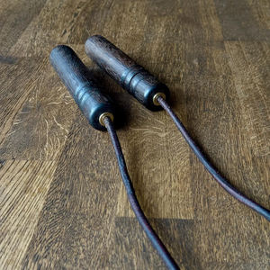 Cuerda de Saltar de Cuero con Mango de Madera - Product Image 5