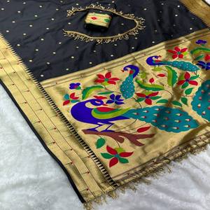 Sari VASTRA COTTAGE de seda jacquard negro real con tejido Zari Meenakari, trabajo manual Pathani, pallu con latkan y blusa a juego. - Product Image 6