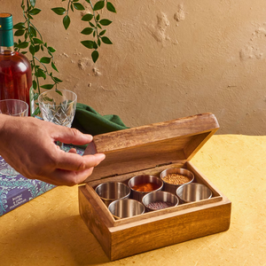 Boîte à épices en bois de taille compacte pour les petites surfaces de comptoir offrant un rangement organisé des épices - Product Image 3