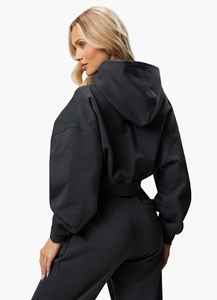 Conjunto Deportivo Corto de Algodón 100% Negro para Mujer al por Mayor, Pantalón de Pierna Recta de Corte Ajustado, Material Suave al Tacto, Ecológico, Hecho en Pakistán - Product Image 3