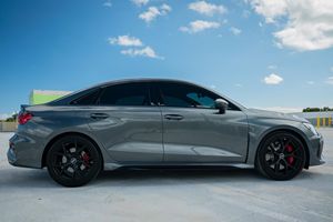 SUPER CLEAN 2023 Audi RS4 ~5 100 milles 401 ch Moteur atmosphérique 5 cylindres Transmission intégrale Pneus R20 Volant à gauche Cuir foncé SUV - Product Image 3