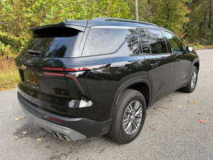 Chevrolet Traverse LT AWD 2024 USADO EN BUEN ESTADO, Volante a la Izquierda, Interior Claro, Asientos de Tela, Neumáticos R19, Cámara Trasera Automática, SUV de 7 Asientos - Product Image 4