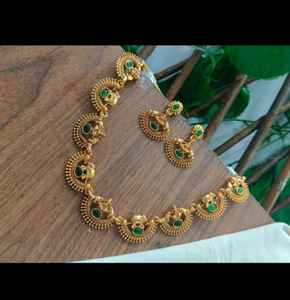 Ensemble de collier de temple traditionnel du sud de l'Inde plaqué or, boucles d'oreilles ethniques en cristal de fleurs et strass pour mariage, cadeau de mariée - Product Image 3