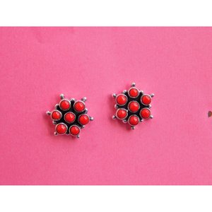 Pendientes de tuerca pequeños delicados hechos a mano simples de Plata de Ley 925, pendientes de tuerca finos delicados de Coral Natural - Product Image 2