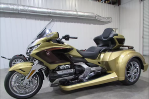 COMPRA Motocicleta Honda Trike Touring GOLD WING DCT 50TH ANNIVERSARY 2025 LISTA PARA CONDUCIR en Venta - Product Image 3