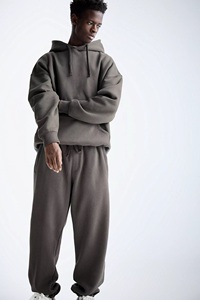 Ensemble de survêtement simple en polaire pour homme, coupe oversize et ample, avec sweat à capuche et pantalon de survêtement à taille élastique et bas ouvert - Product Image 6