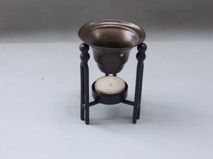 Brûleur d'encens artisanal en fer émaillé avec bol en cuivre et huile parfumée avec bougie chauffe-plat - Product Image 3