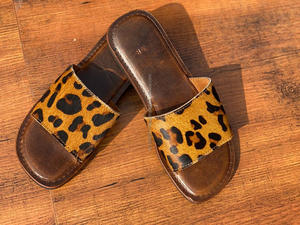 Sandalias de piel con estampado de animales de estilo occidental para mujer auténticas hechas a mano, chanclas informales para exteriores, calzado plano, sandalias con punta abierta - Product Image 3