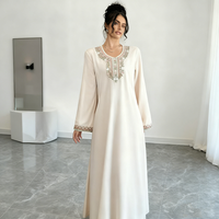 Robe maxi élégante et modeste sur mesure, col en V, manches longues, avec broderie florale, couleur unie, vêtements de tous les jours pour femmes