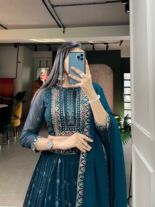 Lourd Georgette paillettes fil broderie travail Blouse coton Lehenga Choli avec dentelle travail vente en ligne indien pakistanais vêtements - Product Image 4