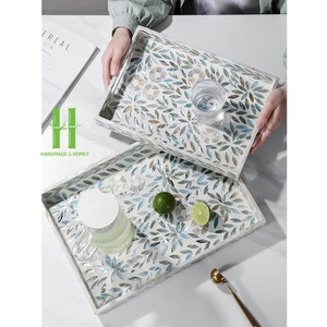 Bandeja de madera hecha a mano ecológica OEM de Vietnam con incrustaciones de madreperla bandeja de servicio con patrón Floral para el hogar o el restaurante - Product Image 1