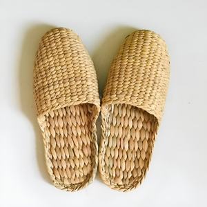 รองเท้าแตะทำมือสำหรับผู้หญิงและผู้ชาย ผลิตในเวียดนาม ราคาถูกที่สุด รองเท้าแตะจากผักตบชวา ระบายอากาศได้ดี - Product Image 6