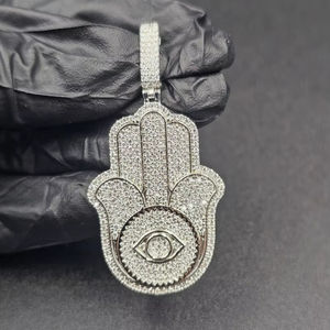 Colgante de Moissanita Redonda con Diseño de Mano de Hamsa y Ojo, Plata de Ley 925, Joyería Fina, Regalo Religioso Único para Fiestas y Eventos - Product Image 1