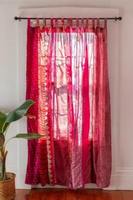 Cortina de Seda con Bolsillos para Varillas, Estilo Vintage, con Parches de Sari, Calidad de Exportación Superior |   Alfombra Hecha a Mano de Estilo Bohemio, Ecológica, para Todas las Estaciones