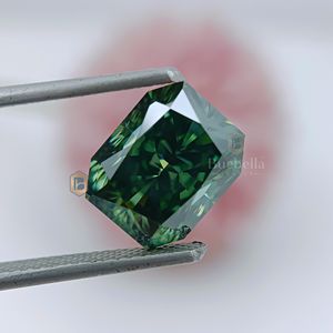 Diamante Suelto Blanco Sintético (Cultivado en Laboratorio) de Corte Baguette Cónico de 2.50ct, Tallado a Mano para Joyería Artesanal - Product Image 1