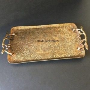 Bandeja para servir alimentos metálica cuadrada pulida en oro martillado con mango de diseñador de hojas Bandeja de comida decorativa para el hogar más vendida - Product Image 3